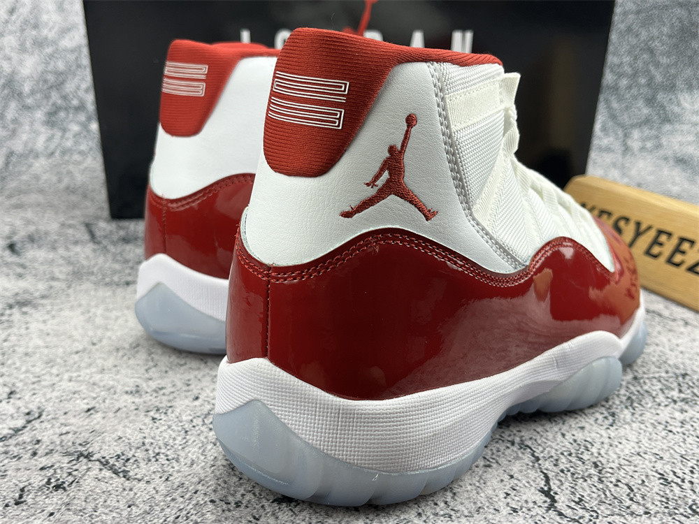 UA AIR JORDAN 11 RETRO