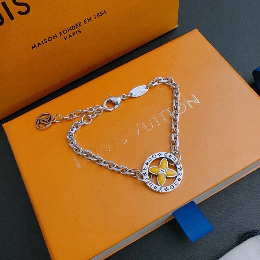 L0vis Vvtt0n Bracelet