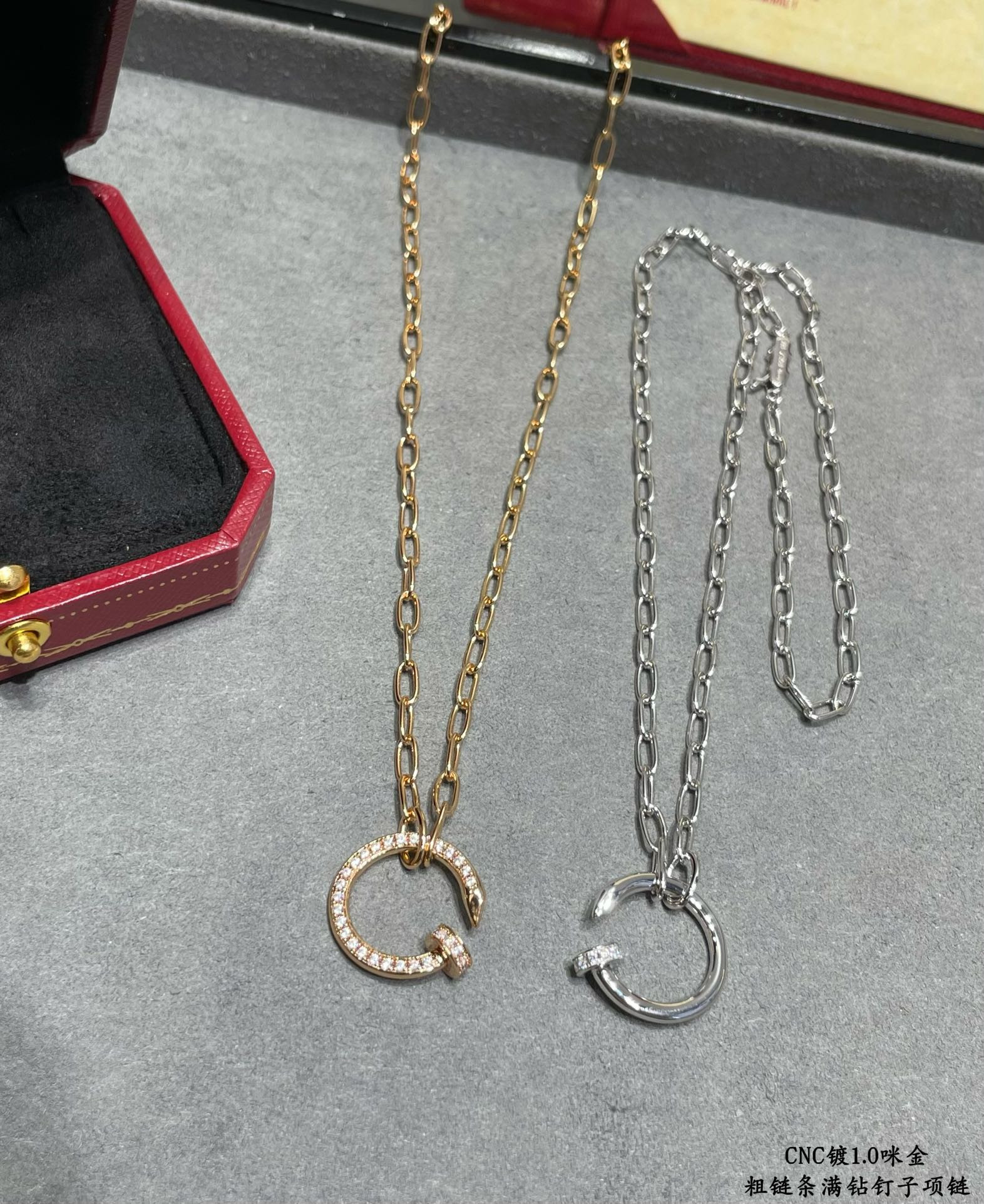 Ca*t1er Thick chain full of D1am0nd nail Necklace