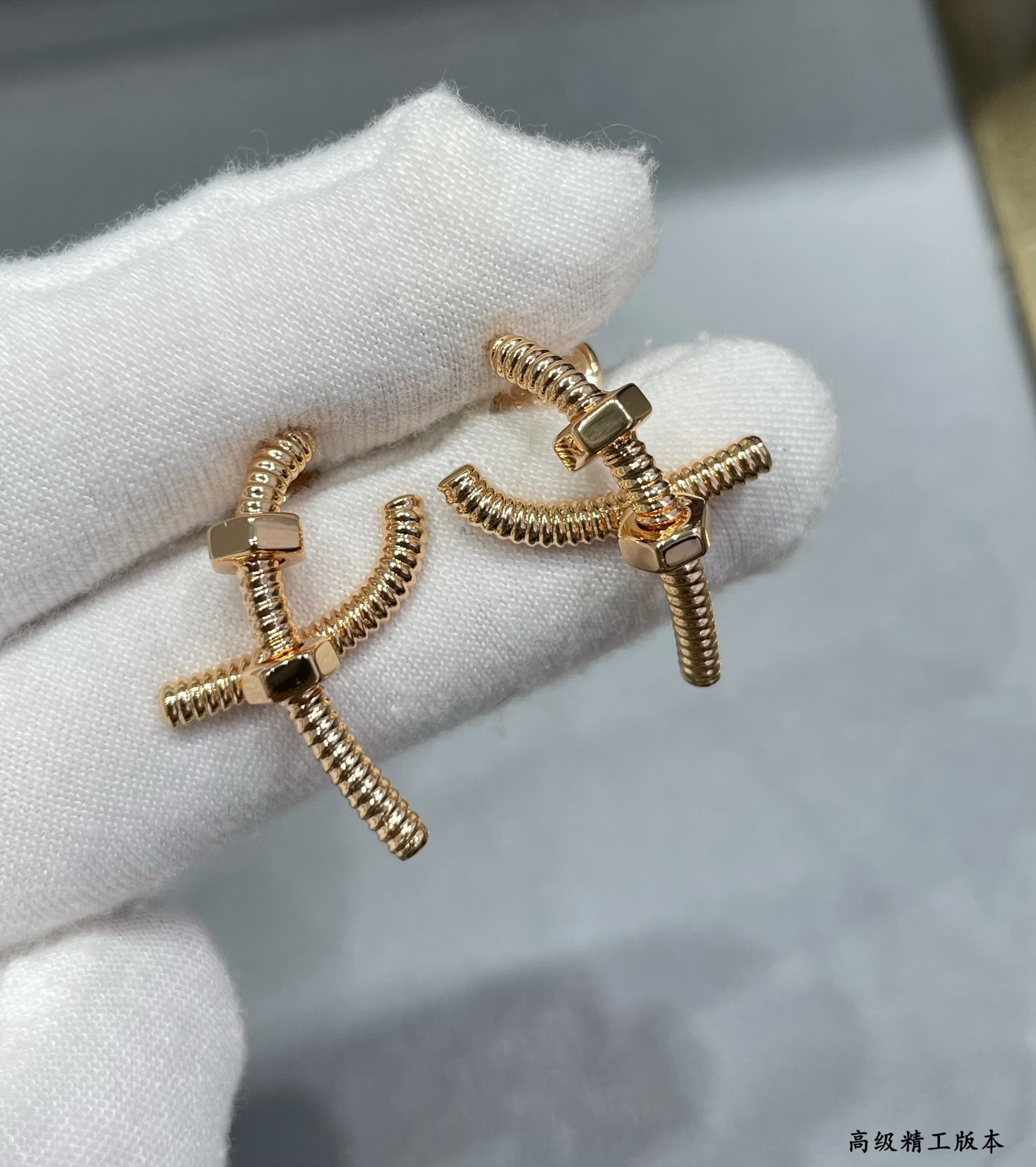 Ca*t1er Cross Screw Earrings