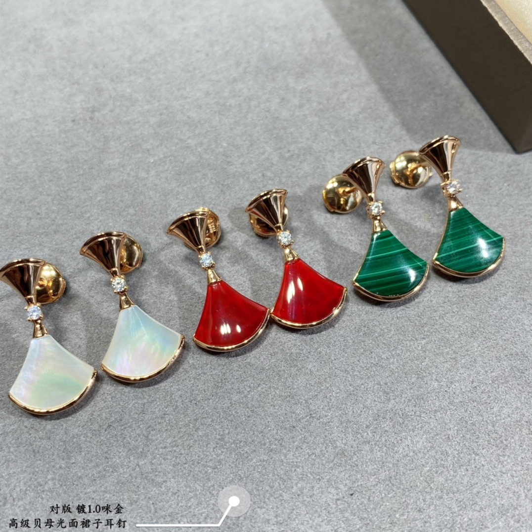 Bv1g*ai Glossy Scalloped Skirt Earrings