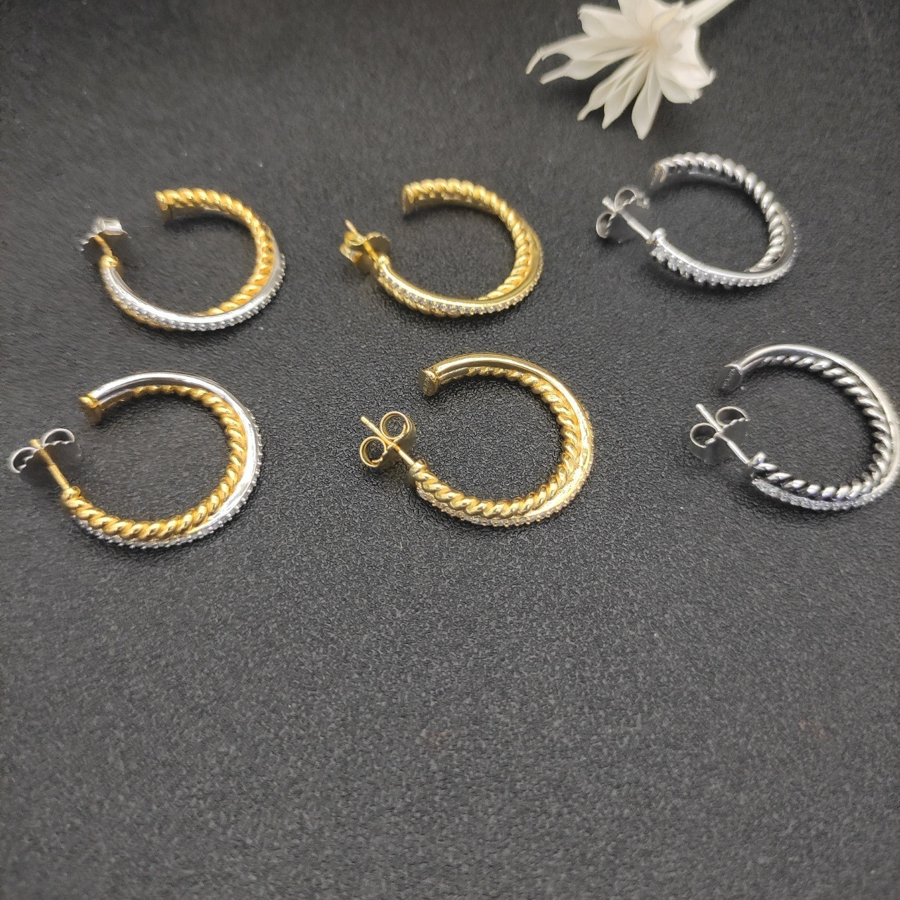 dau1d Yvrm*n lemniscate d1am0nd earrings(inner diameter about 2cm)