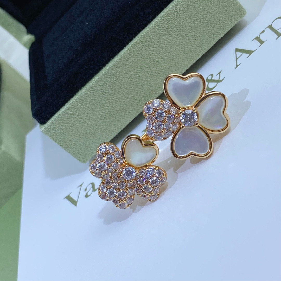 V*n Cl**f & Arpels Four Leaf Clover Ring