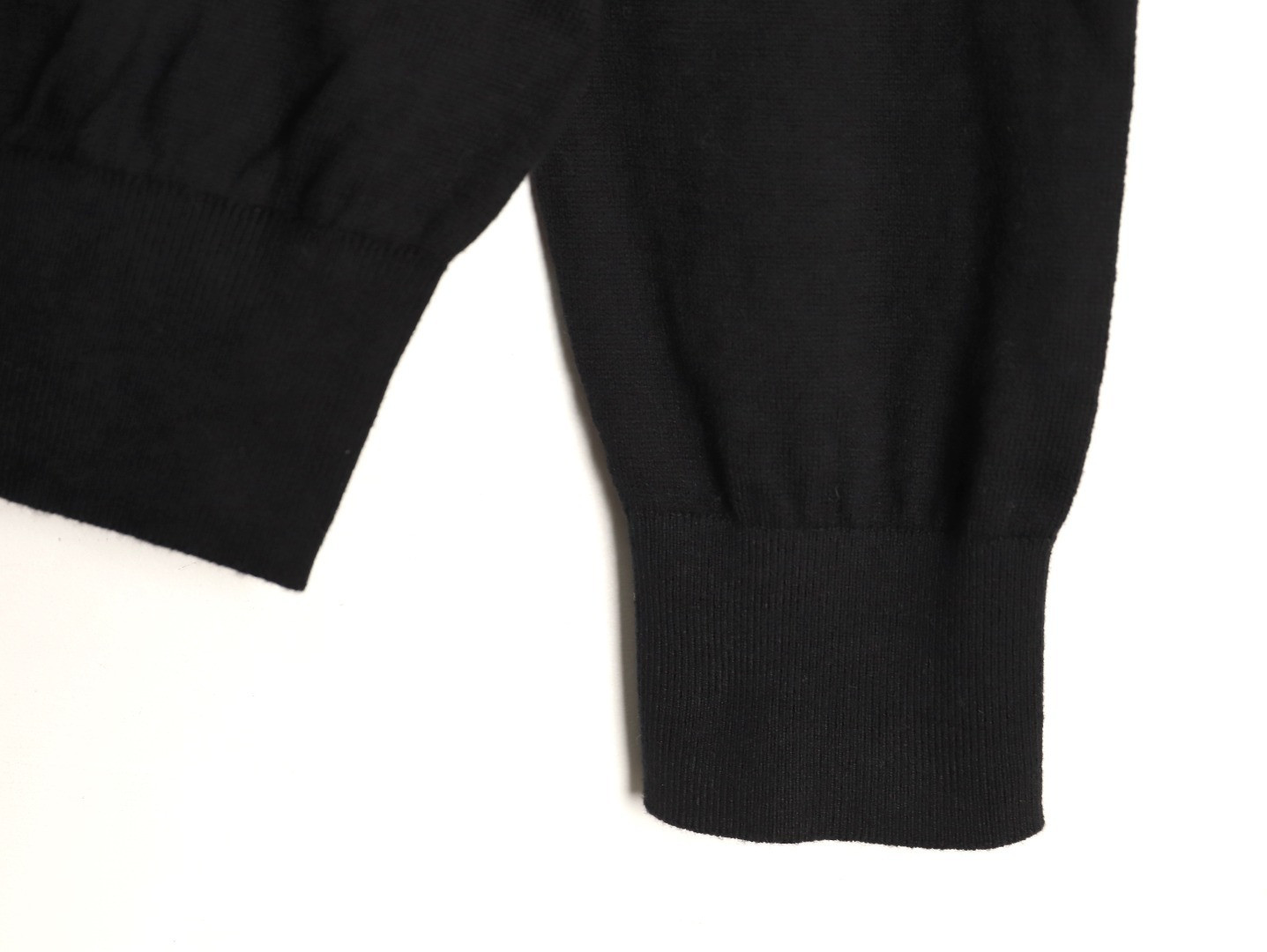Pra*a prd sweaters