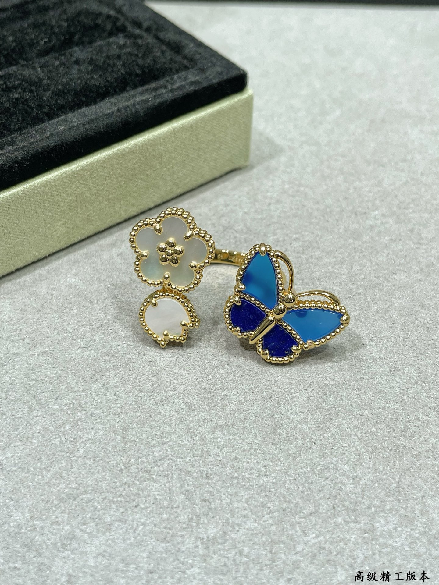 V*n Cl**f & arpels ring