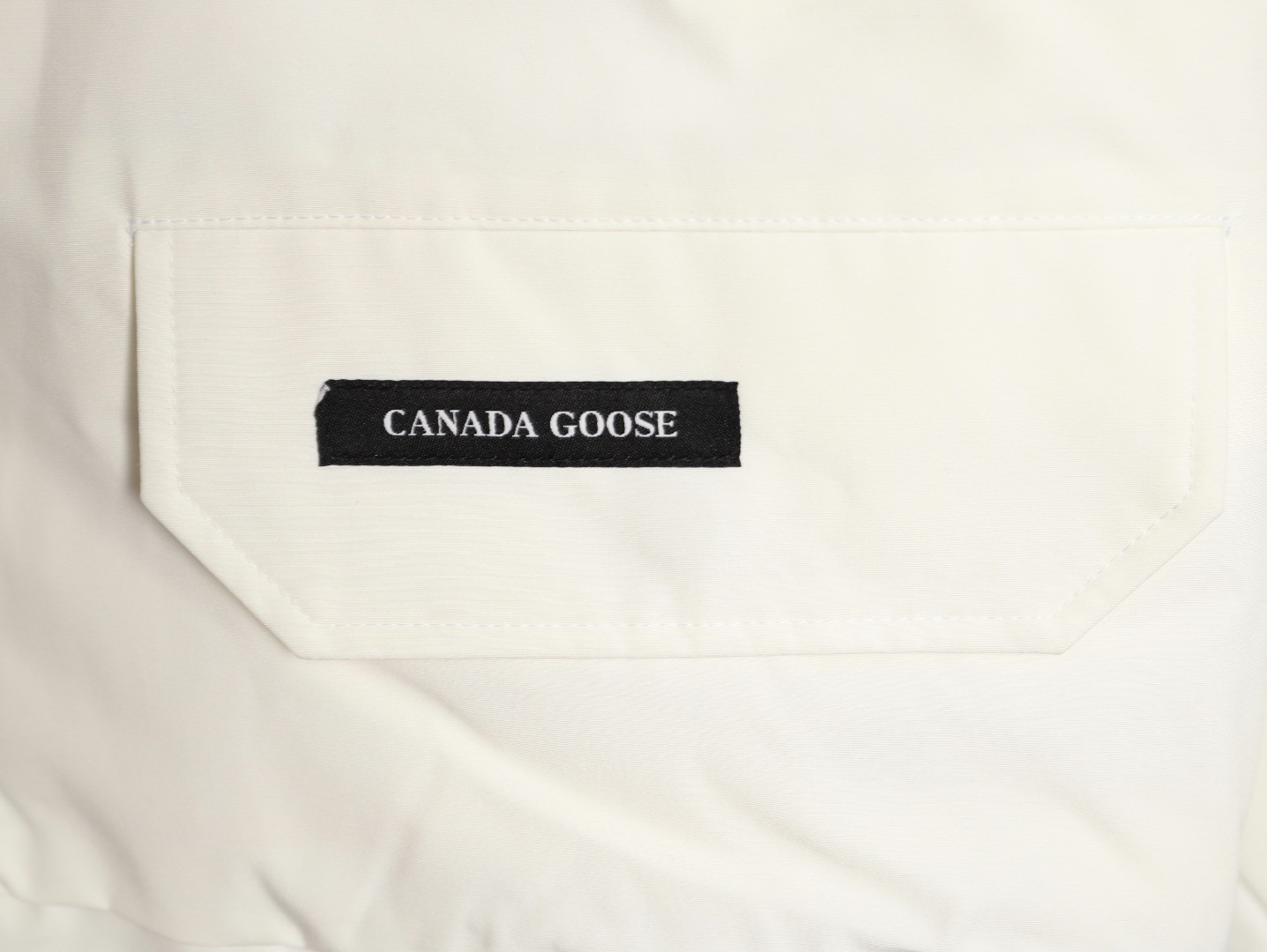 Can*a G00se Short Puffer jacket