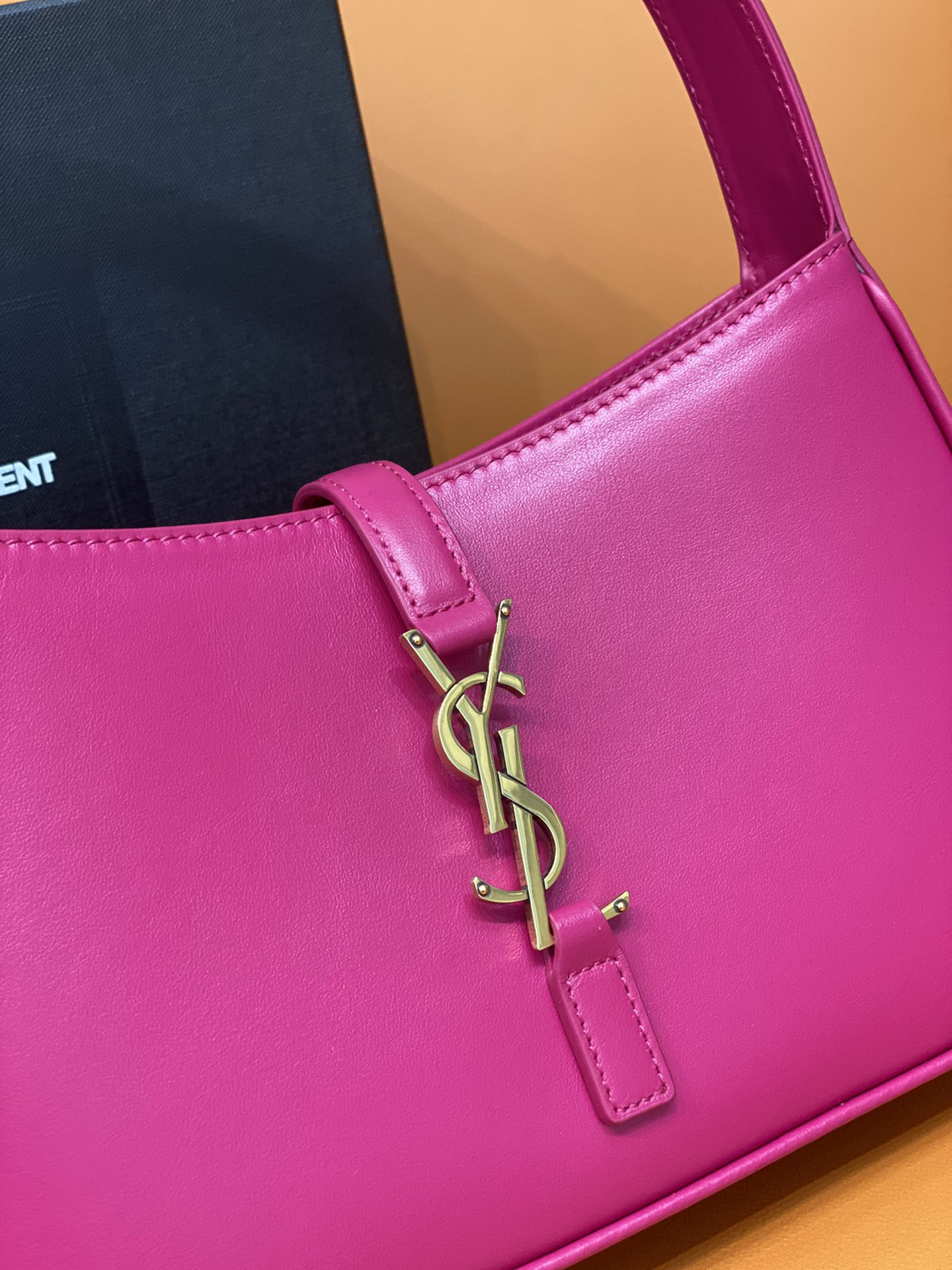 Y51 LE 5 À 7 IN SMOOTH LEATHER BLANC Pink 23 X 16 X 6.5 CM