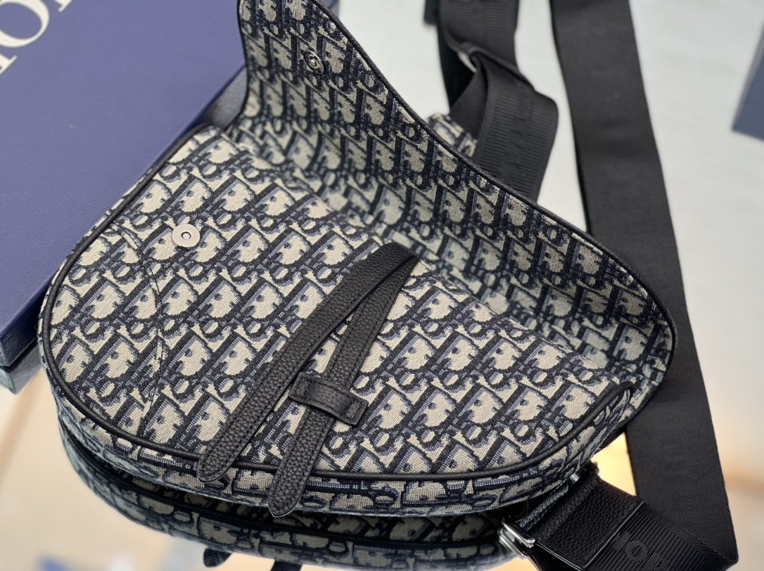 D10r Saddle Bag Beige and Black D10r Oblique Jacquard 26 x 19 x 4.5 CM