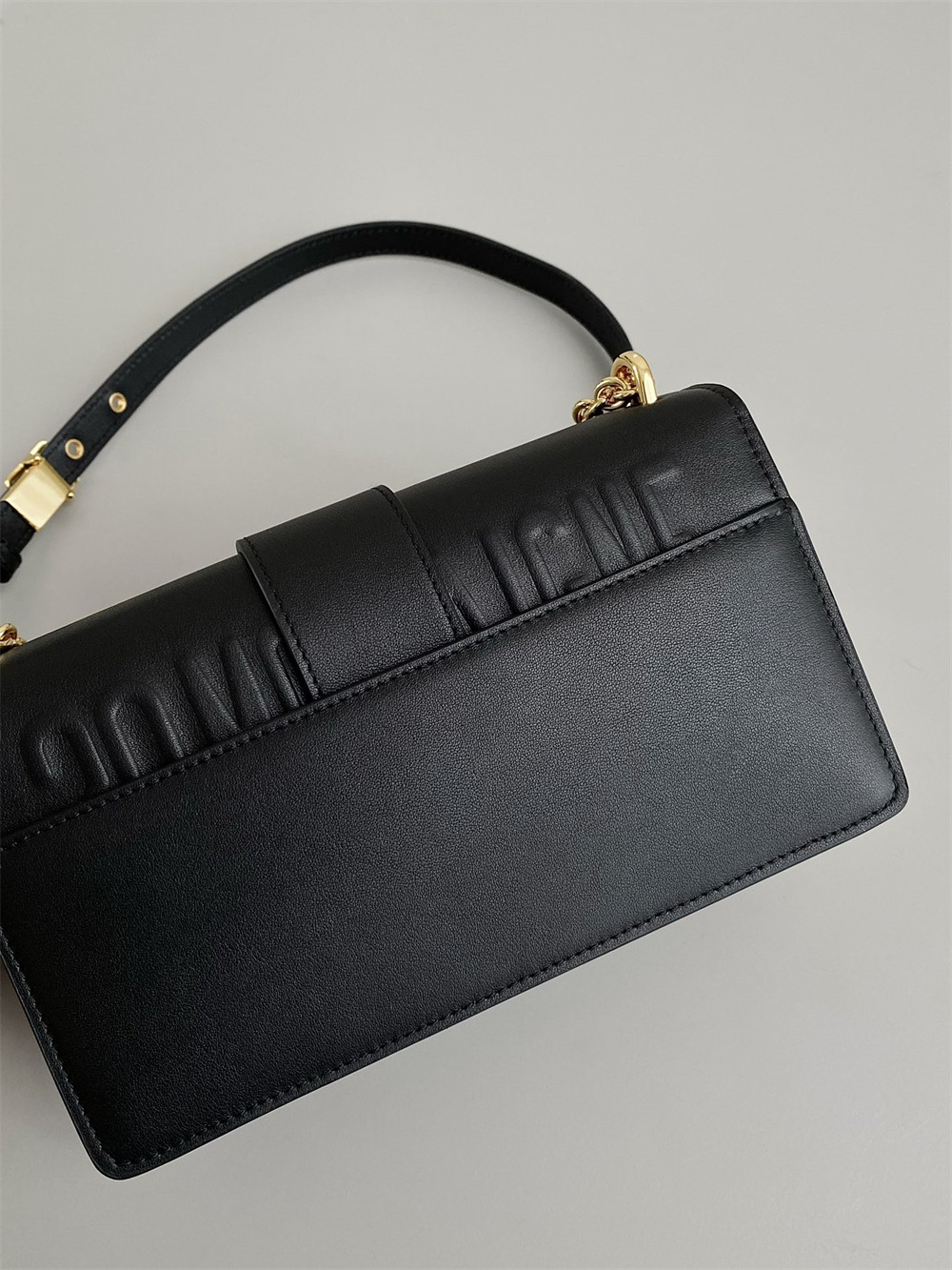 D10r 30 MONTAIGNE EAST-WEST BAG WITH CHAIN 21 x 12 x 6 cm / 8.5 x 4.5 x 2.5 inches