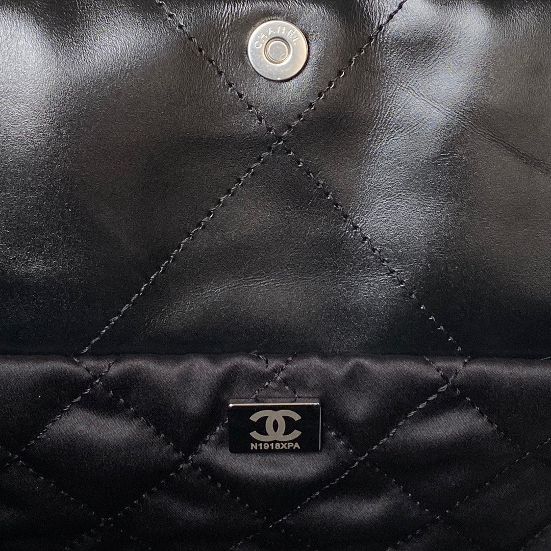 Ch**el 22 HANDBAG Shiny Calfskin 30×45×8cm