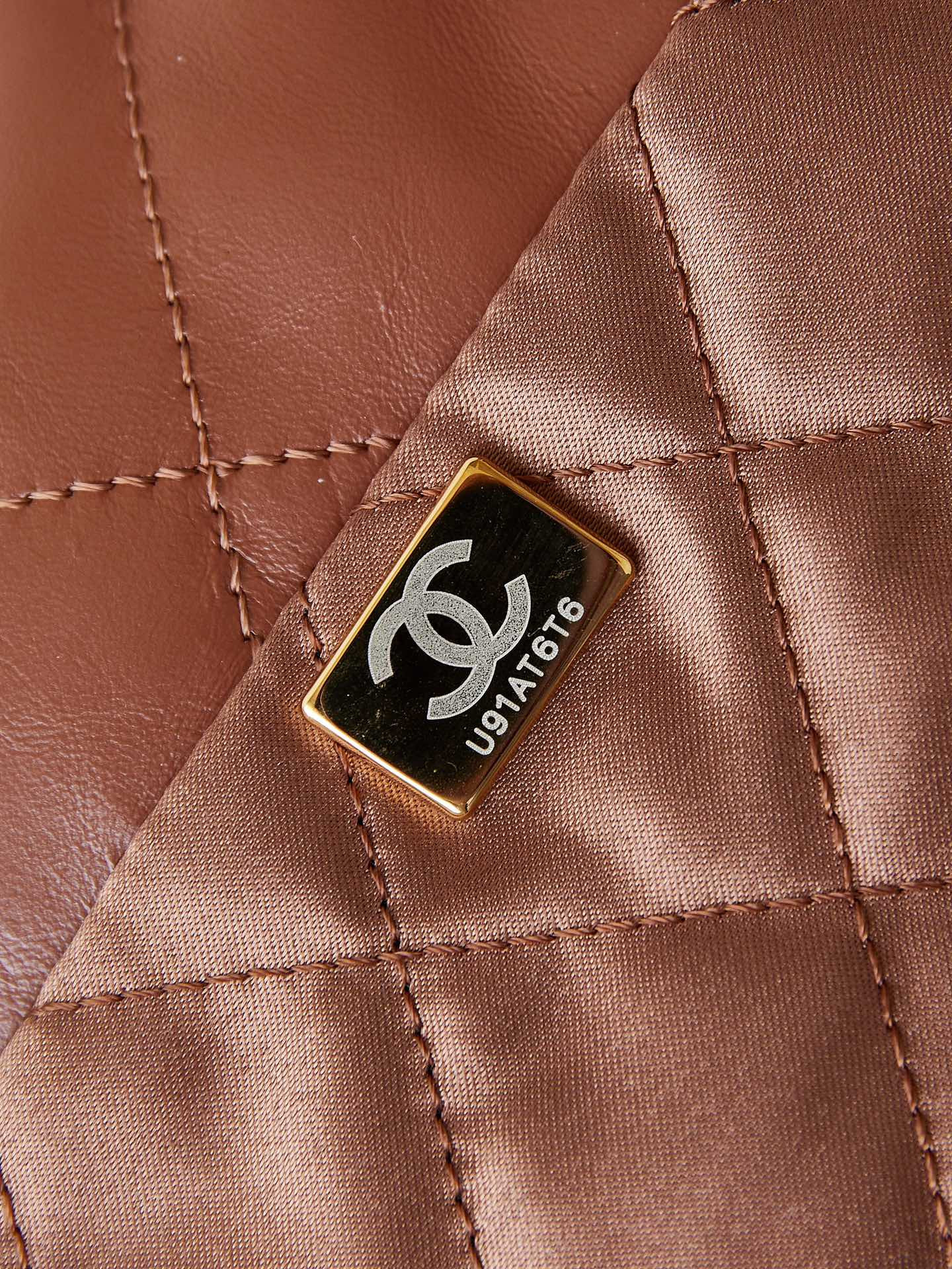 Ch**el 22 SMALL HANDBAG Shiny Calfskin BROWN 13.7×14.4×2.7 in