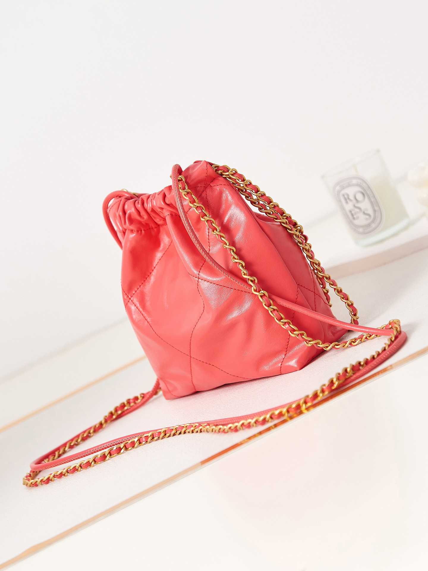 Ch**el 22 MINI HANDBAG Shiny Calfskin red 7.8 × 7.4 × 2.3 in