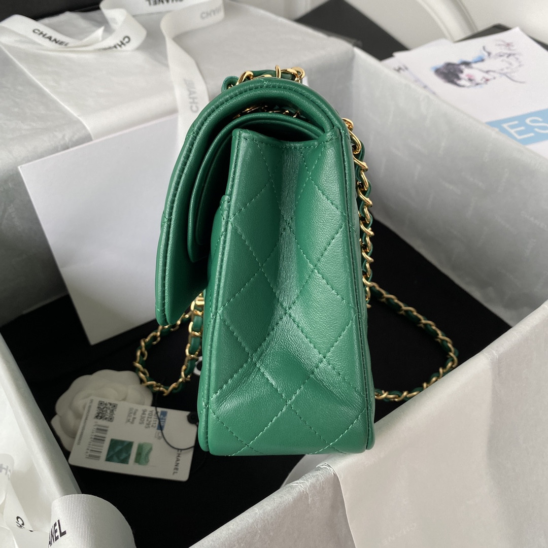 Ch**el CLASSIC HANDBAG GRAINED SHINY CALFSKIN & GOLD-TONE METAL GREEN 6 × 9.9 × 2.5 in