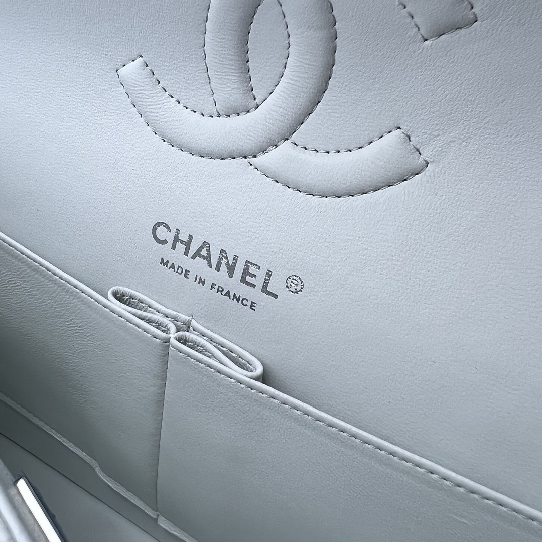 Ch**el CLASSIC HANDBAG GRAINED CALFSKIN & SILVER-TONE METAL WHITE 6 × 9.9 × 2.5 in