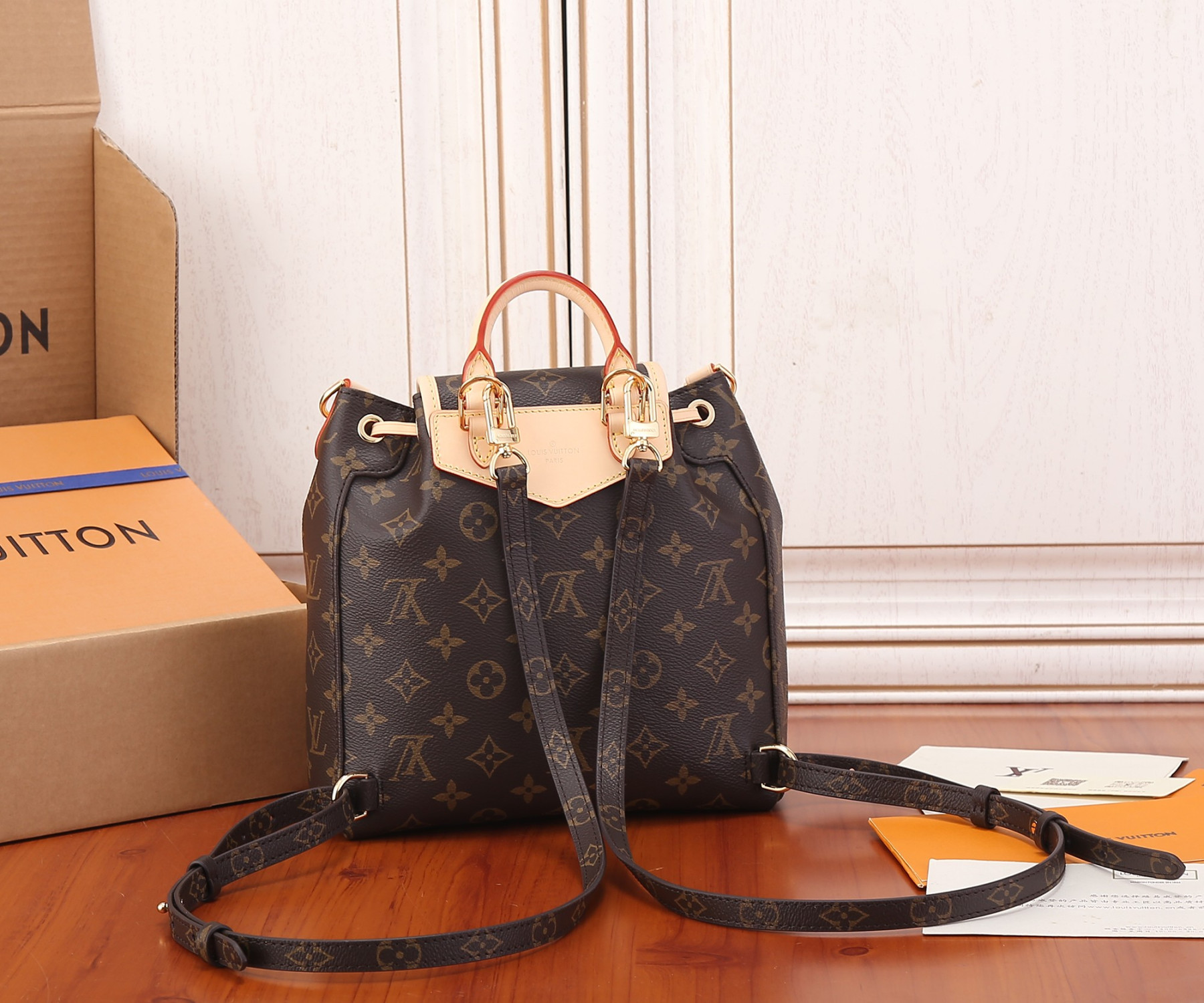 LV Excursion PM M46932 8.3 x 9.1 x 3.9 inches