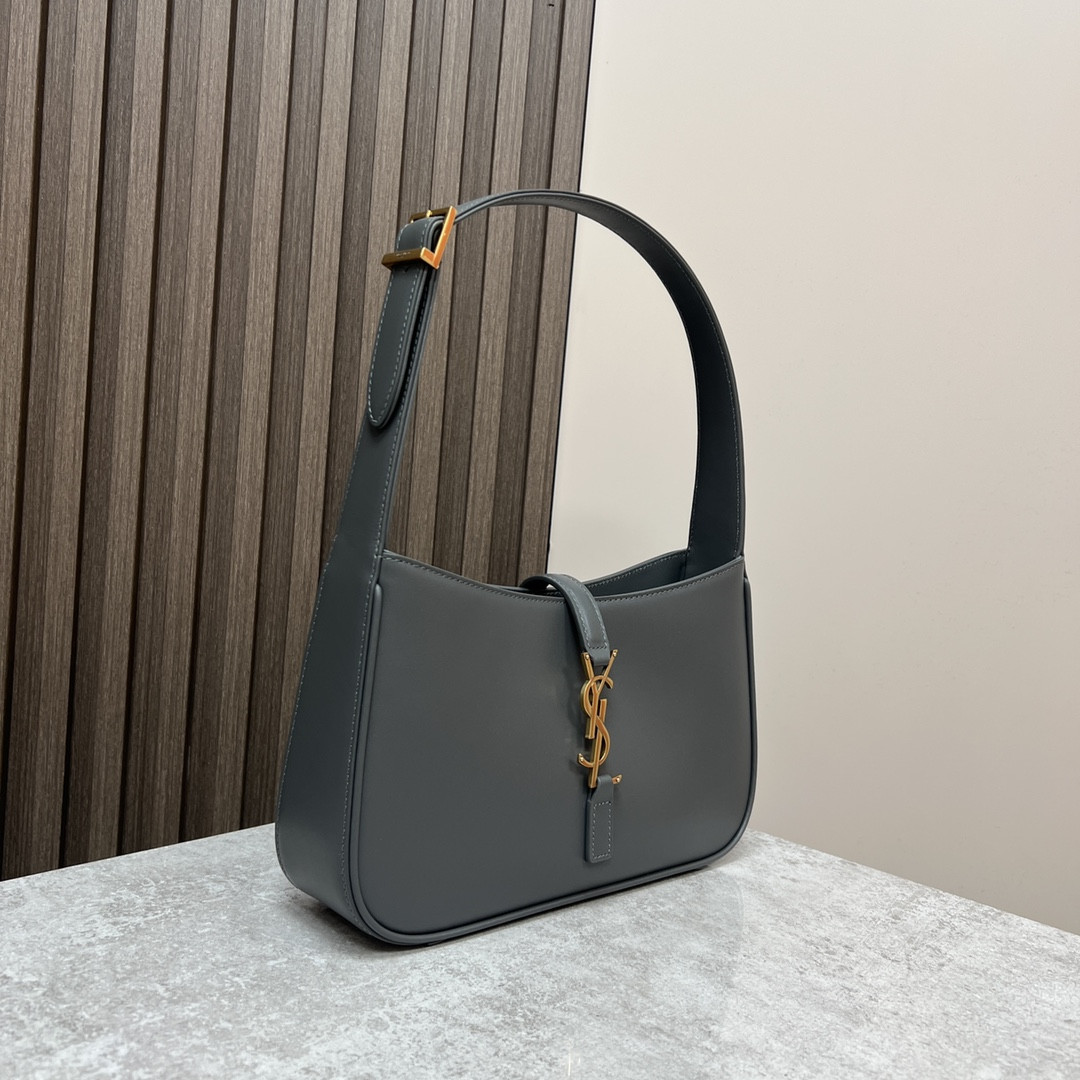 Y51 LE 5 À 7 IN SMOOTH LEATHER GRAY 9 X 6.3 X 2.5 INCHES