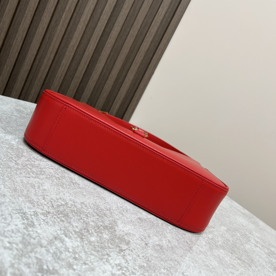 Y51 LE 5 À 7 IN SMOOTH LEATHER SHINY RED 9 X 6.3 X 2.5 INCHES