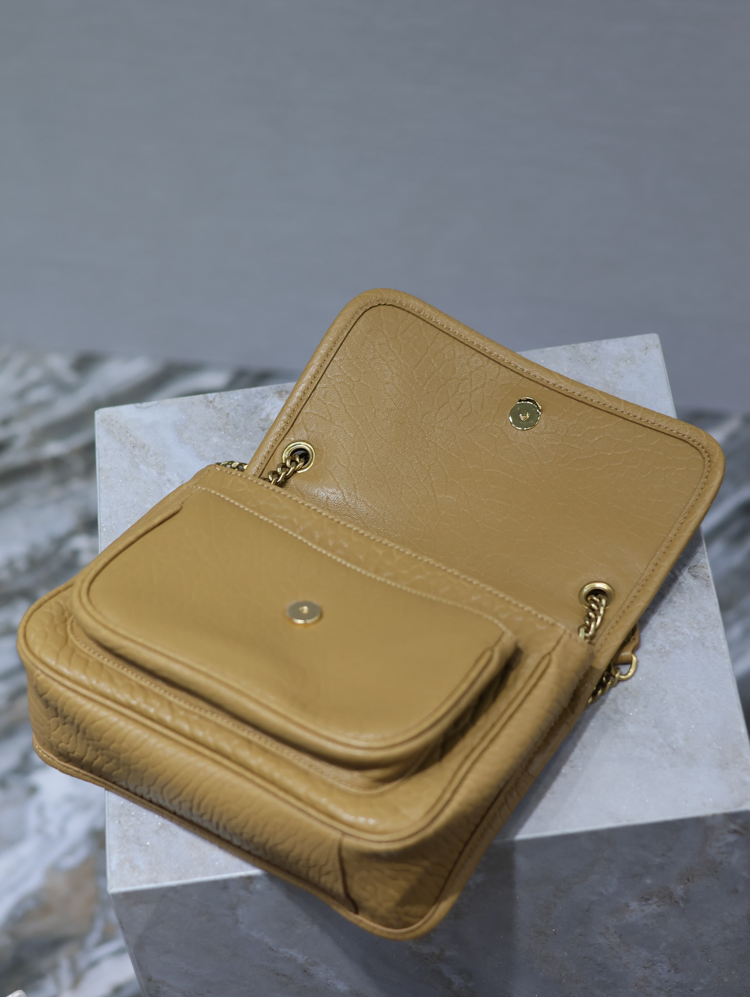 Y51 NIKI BABY IN VINTAGE LEATHER DARK CORK 8.2 X 6 X 2.9 INCHES