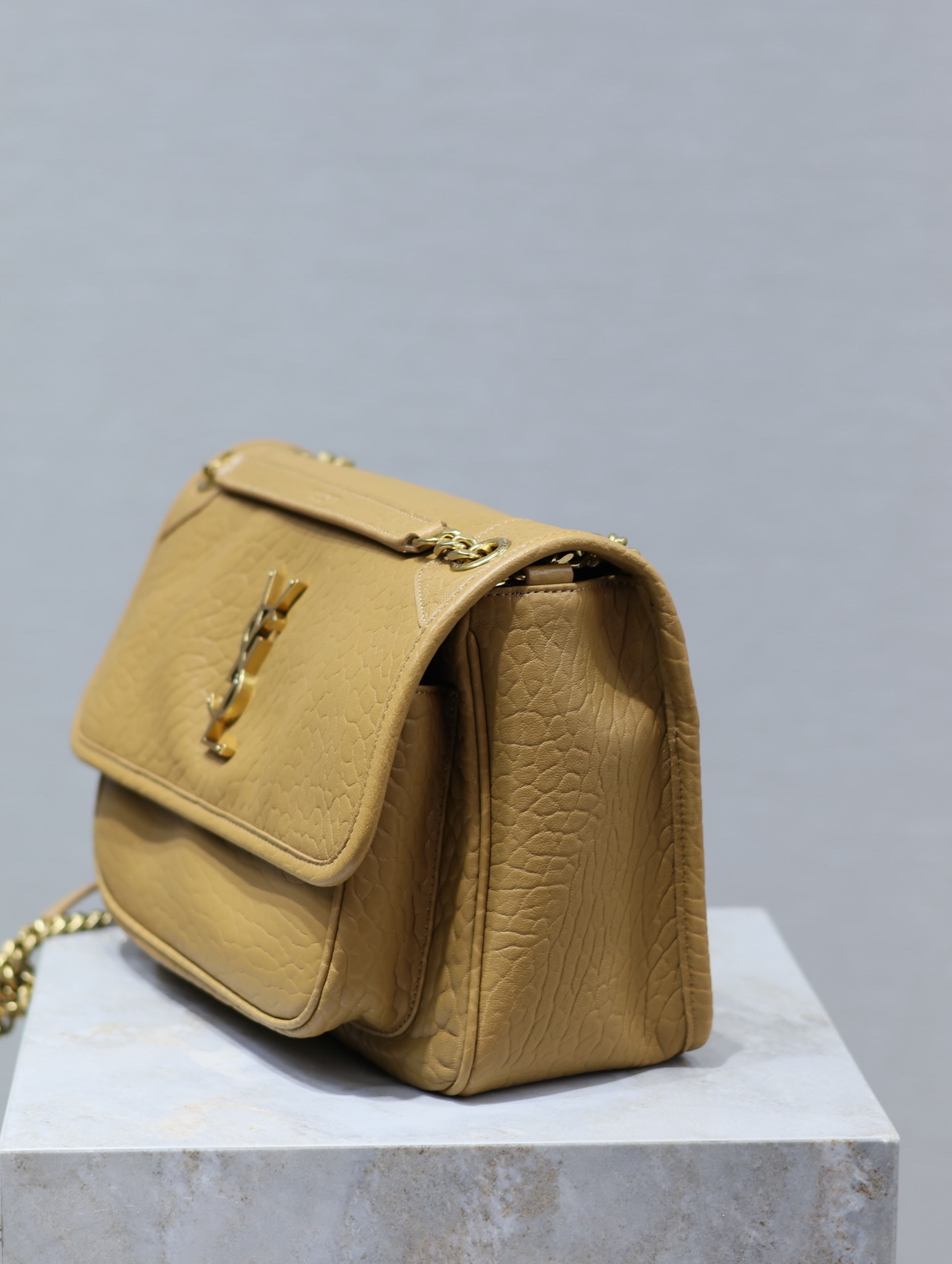 Y51 NIKI MEDIUM IN VINTAGE LEATHER DARK CORK 11 X 7.8 X 3.3 INCHES
