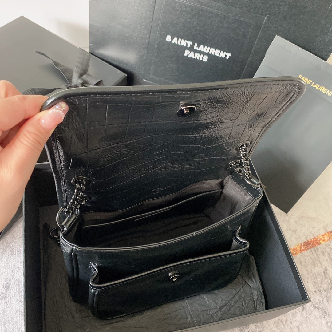 Y51 NIKI BABY IN VINTAGE LEATHER BLACK SILVER 8.2 X 6 X 2.9 INCHES