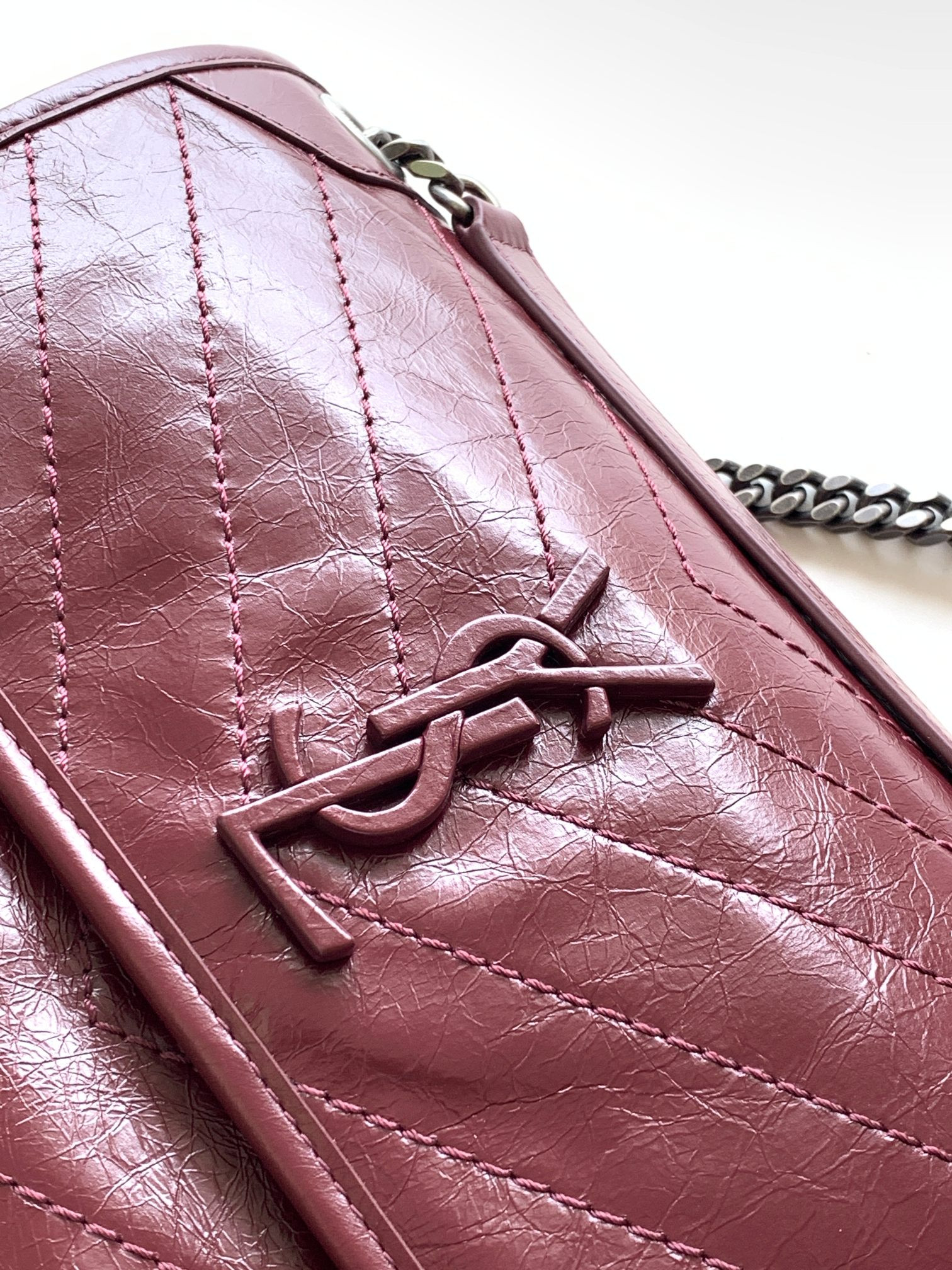 Y51 NIKI MEDIUM IN VINTAGE LEATHER RED 11 X 7.8 X 3.3 INCHES