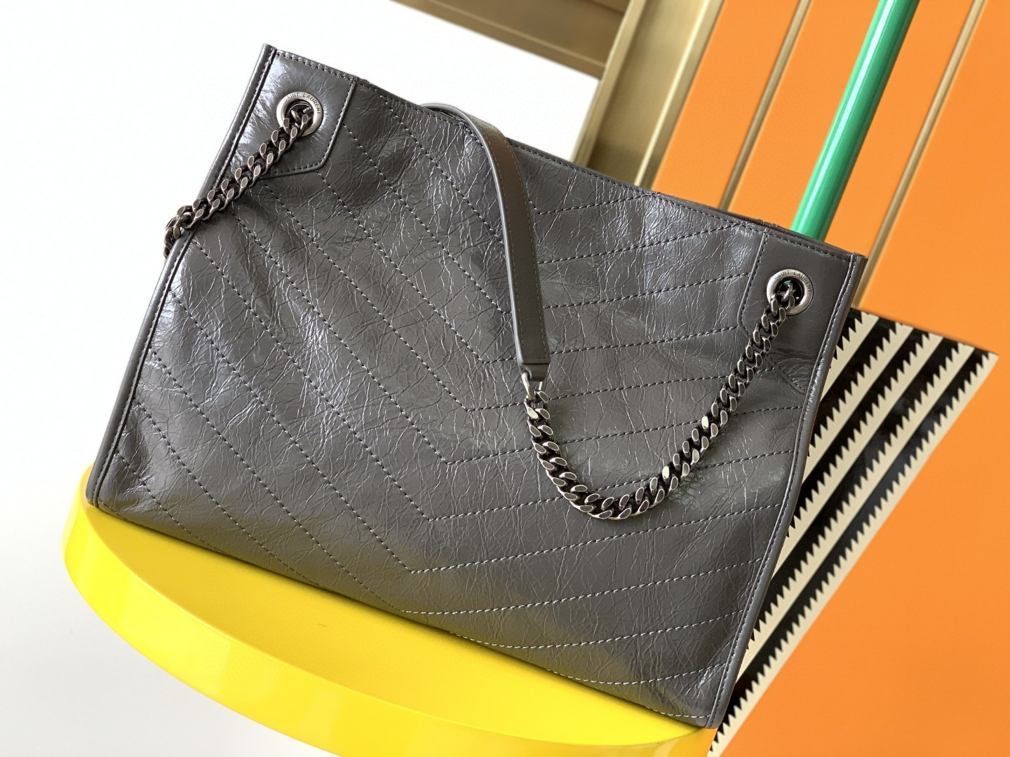 Y51 NIKI SHOPPING IN VINTAGE LEATHER GRAY 12.9 X 10.6 X 4.5 INCHES