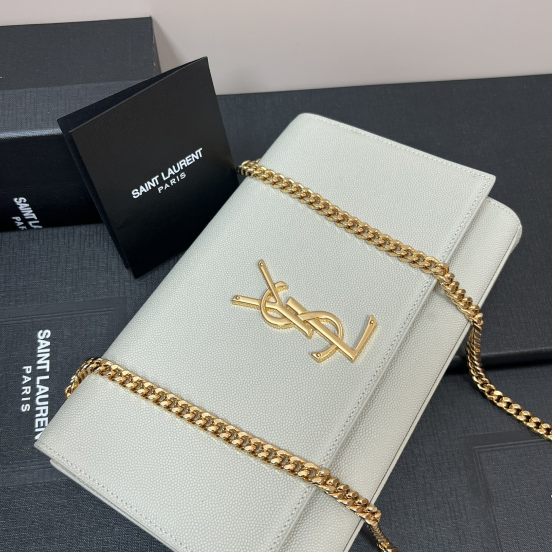 Y51 KATE MEDIUM IN GRAIN DE POUDRE EMBOSSED LEATHER WHITE GOLD 9.4 X 5.7 X 2.1 INCHES
