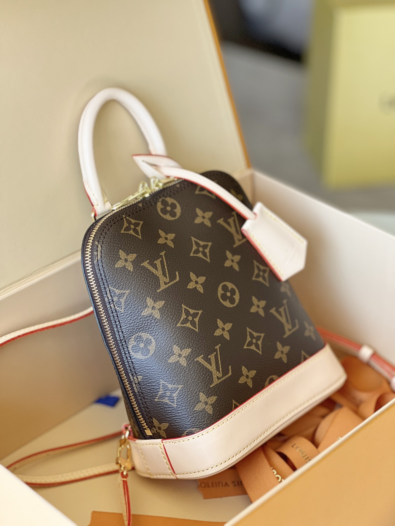 L0vis Vvtt0n M47132 Alma Backpack 15 x 20 x 10 cm