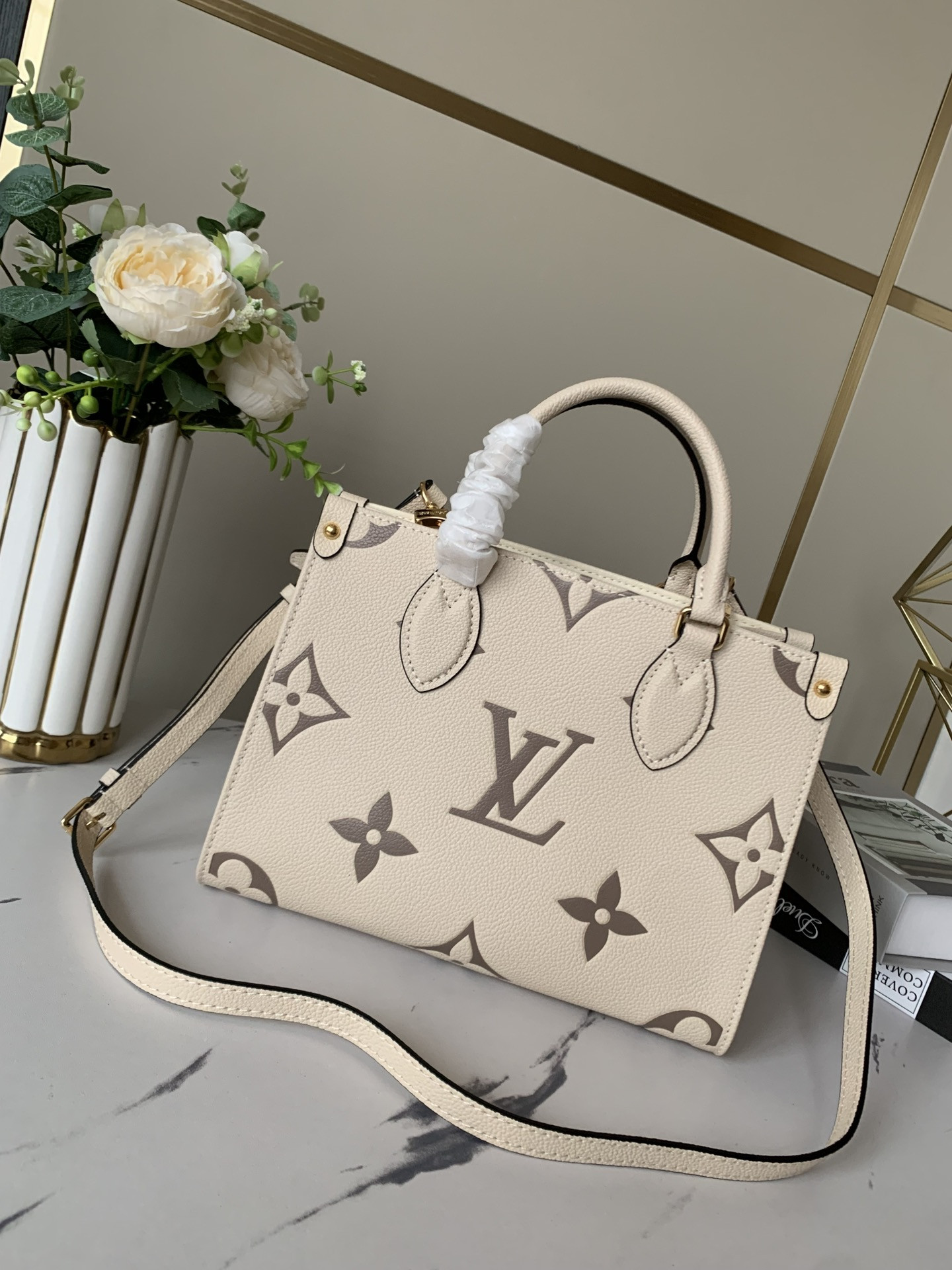 LV M45654 Onthego PM 9.8 x 7.5 x 4.5 inches