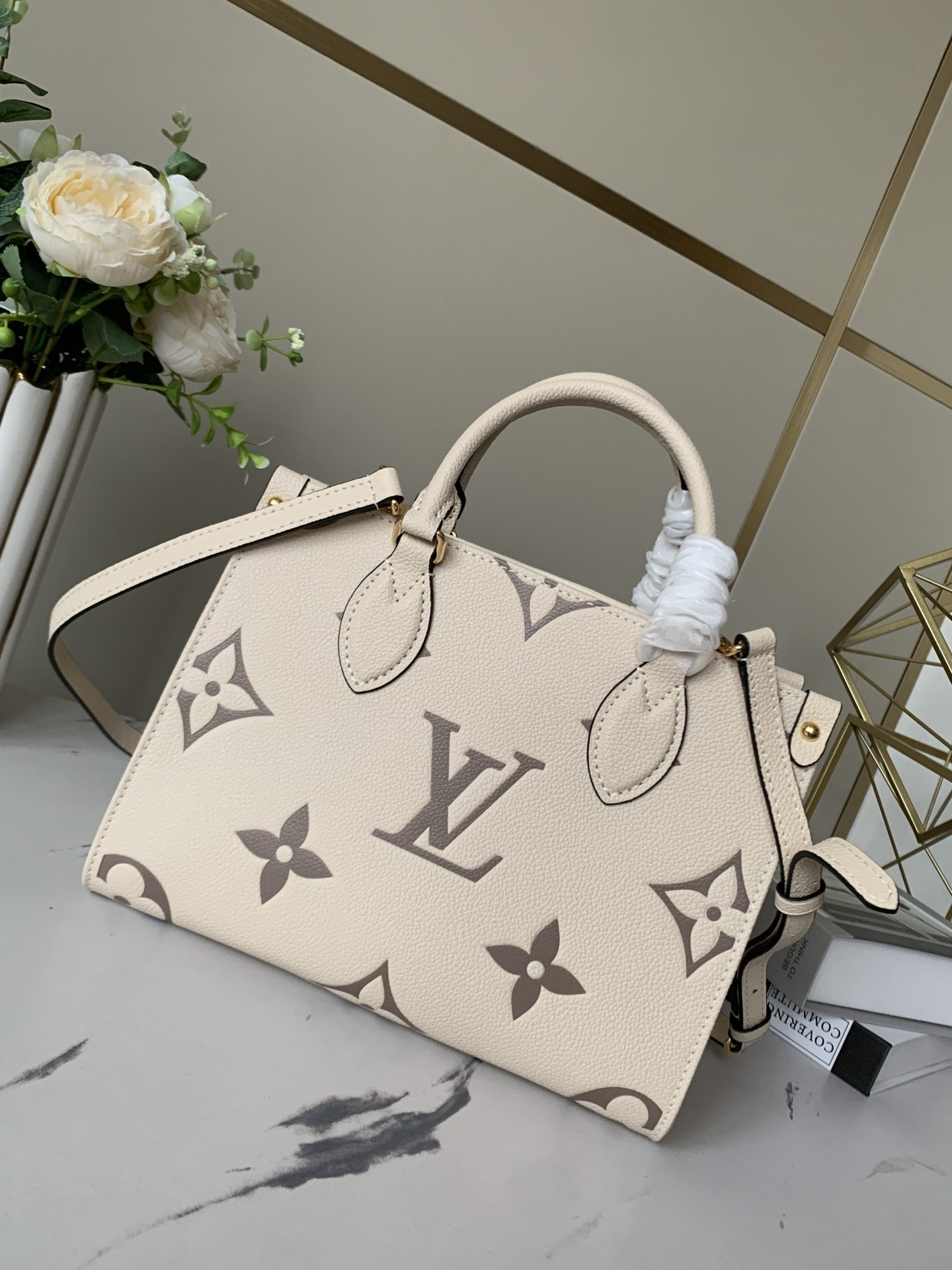LV M45654 Onthego PM 9.8 x 7.5 x 4.5 inches