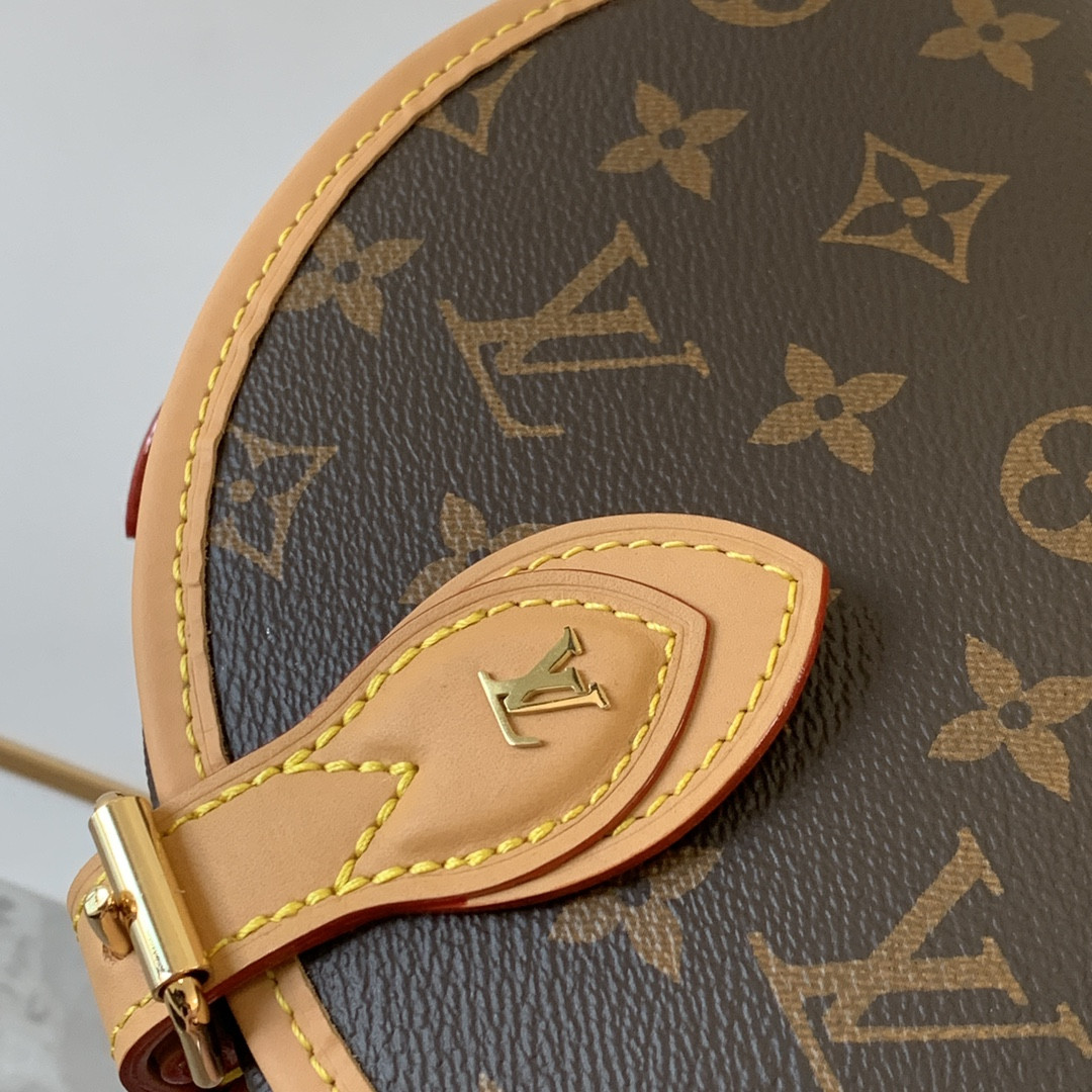 LV M44860 18 x 15 x 8 CM
