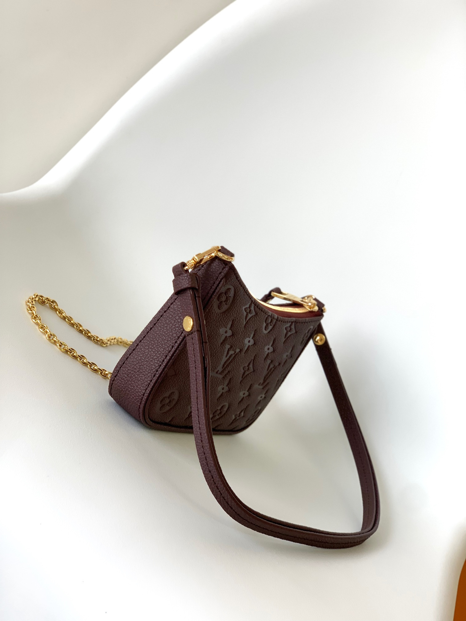 LV EASY POUCH ON STRAP M81862 7.5 x 4.5 x 1.2 inches