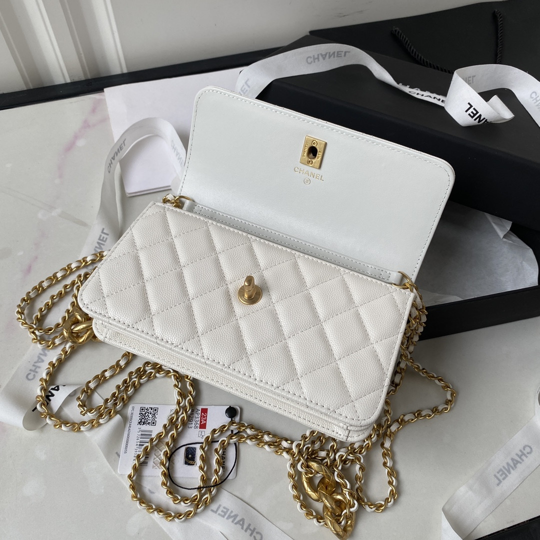 Ch**el CLASSIC WALLET ON CHAIN WHITE 4.8 × 7.5 × 1.4 in