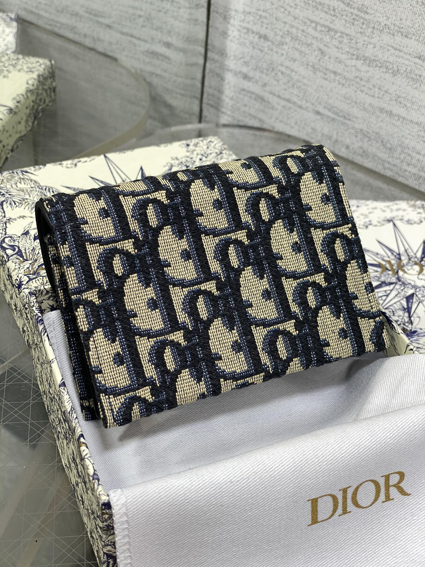 D10r CARD HOLDER 12-10-5CM