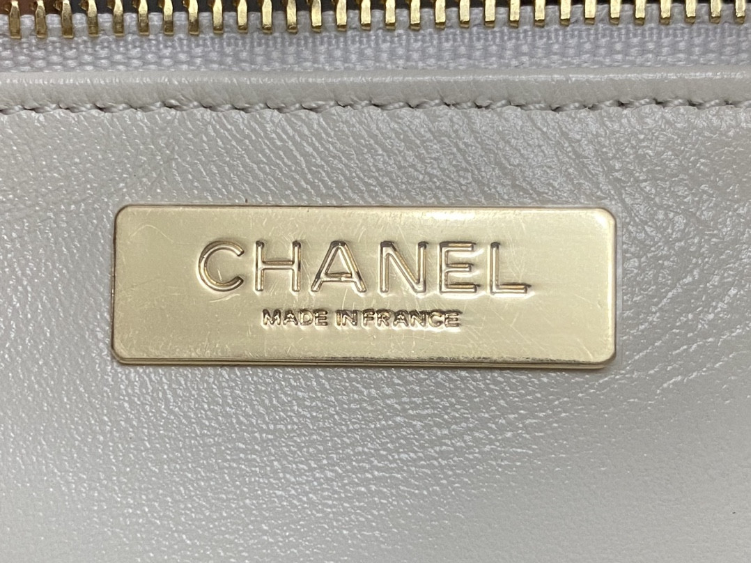 Ch**el SHOPPING BAG Shiny Lambskin & Gold-Tone Metal 35x39x8cm