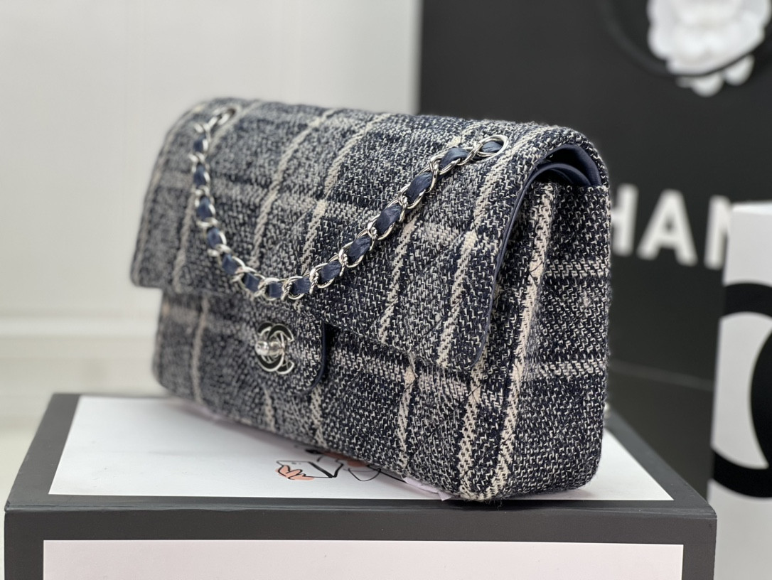Ch**el CLASSIC 11.12 HANDBAG Tweed & Silver-Tone Metal 6 × 9.9 × 2.5 in