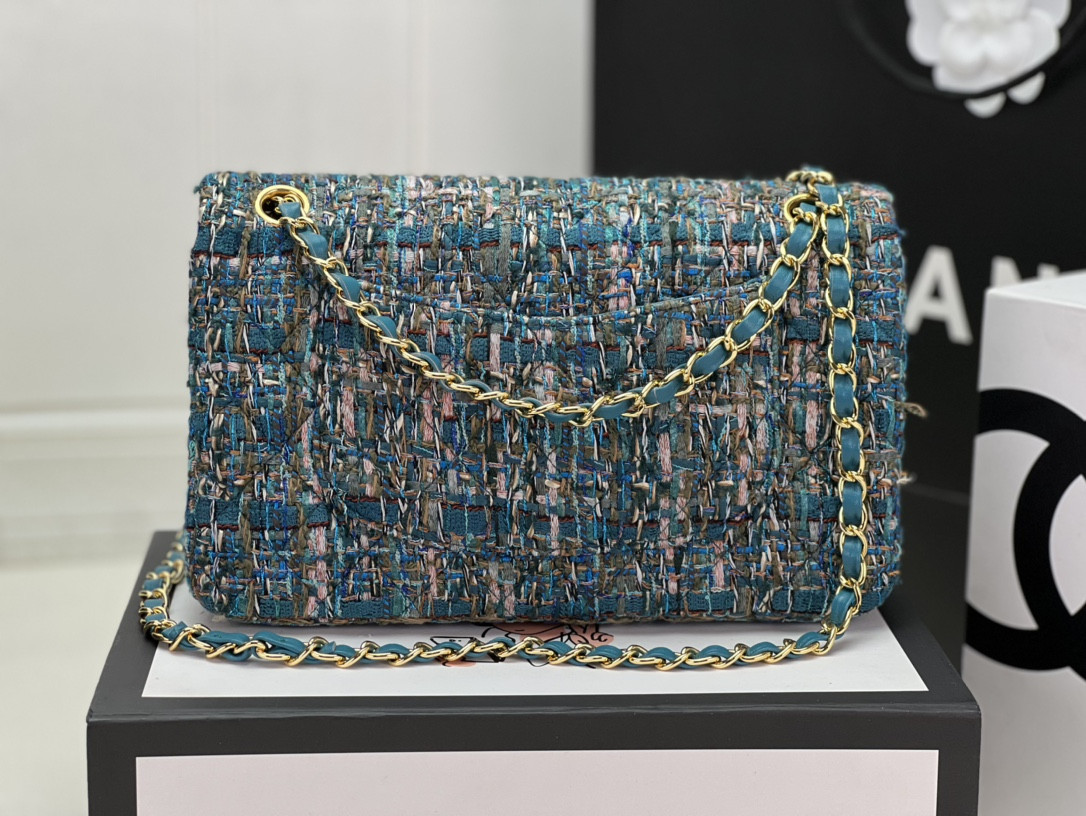 Ch**el CLASSIC 11.12 HANDBAG Tweed & Gold-Tone Metal 6 × 9.9 × 2.5 in