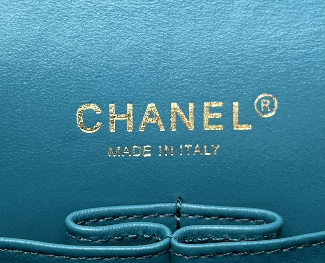 Ch**el CLASSIC 11.12 HANDBAG Tweed & Gold-Tone Metal 6 × 9.9 × 2.5 in