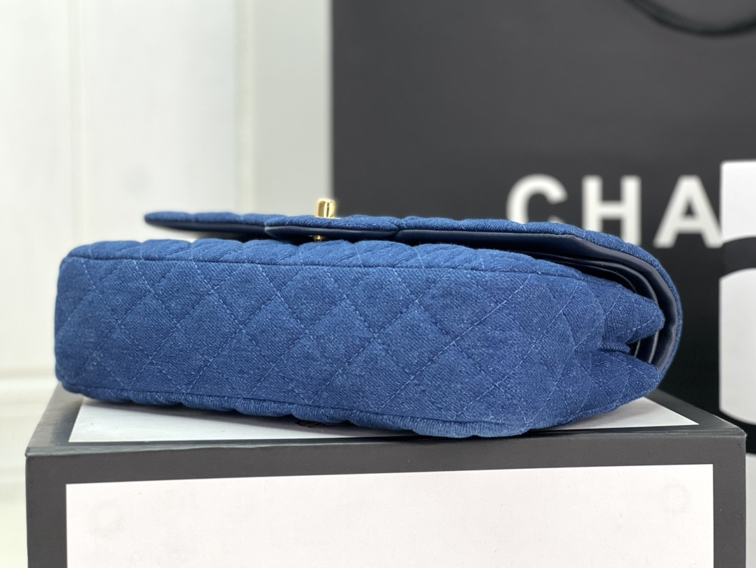 CHANEL CLASSIC 11.12 HANDBAG Tweed & Gold-Tone Metal 6 × 9.9 × 2.5 in