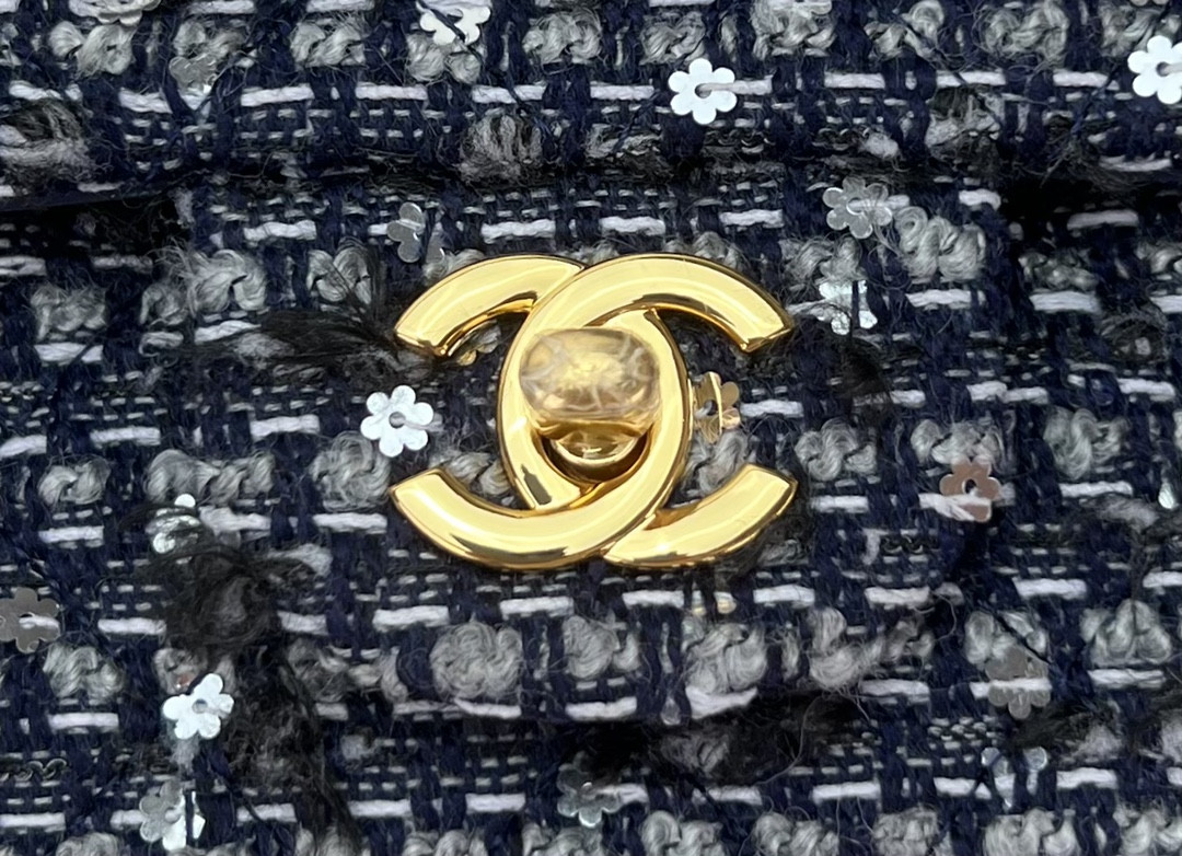 CHANEL CLASSIC 11.12 HANDBAG Tweed & Gold-Tone Metal 6 × 9.9 × 2.5 in