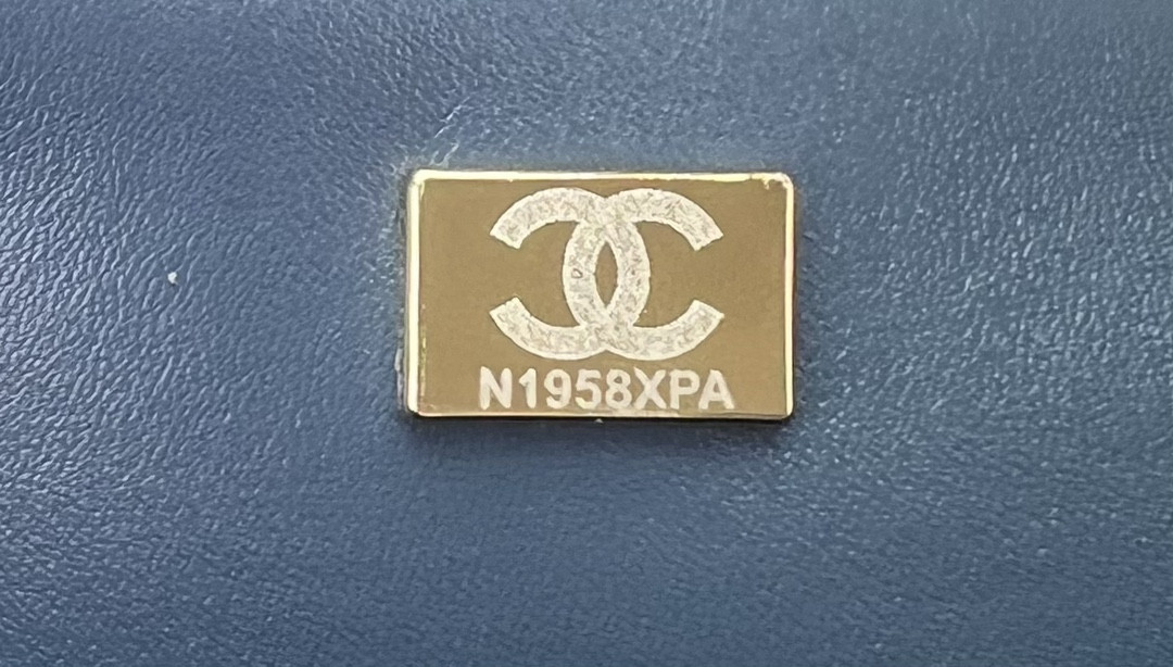 CHANEL CLASSIC 11.12 HANDBAG Tweed & Gold-Tone Metal 6 × 9.9 × 2.5 in