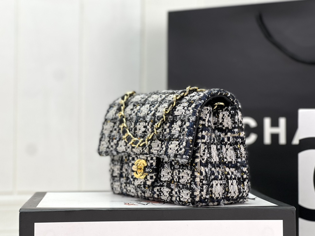 Ch**el MINI CLASSIC 11.12 HANDBAG Tweed & Gold-Tone Metal 4.7 × 7.8 × 2.3 in