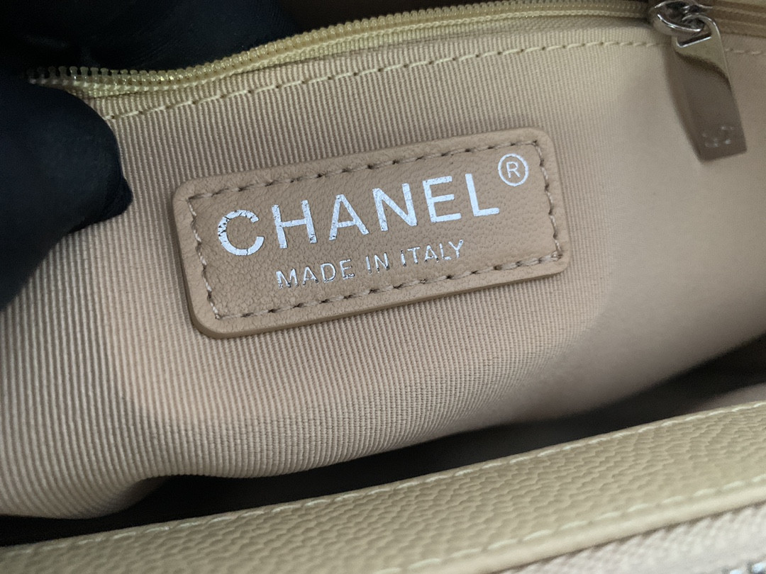 Ch**el GST CAVIAR LEATHER HARDWARE 24X33X13CM