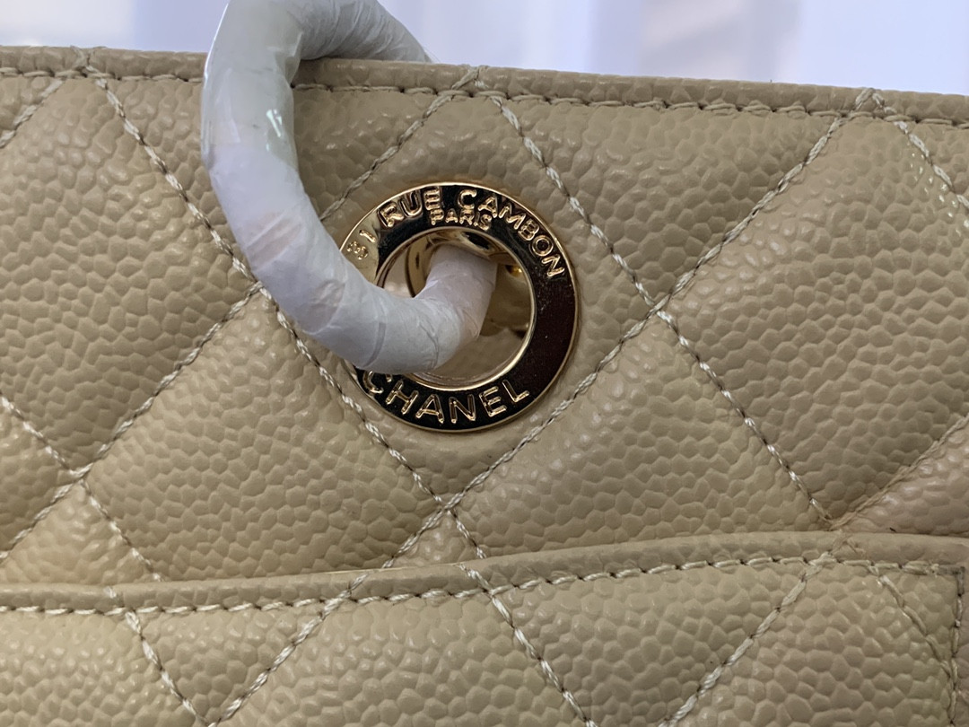 Ch**el GST CAVIAR LEATHER HARDWARE 24X33X13CM