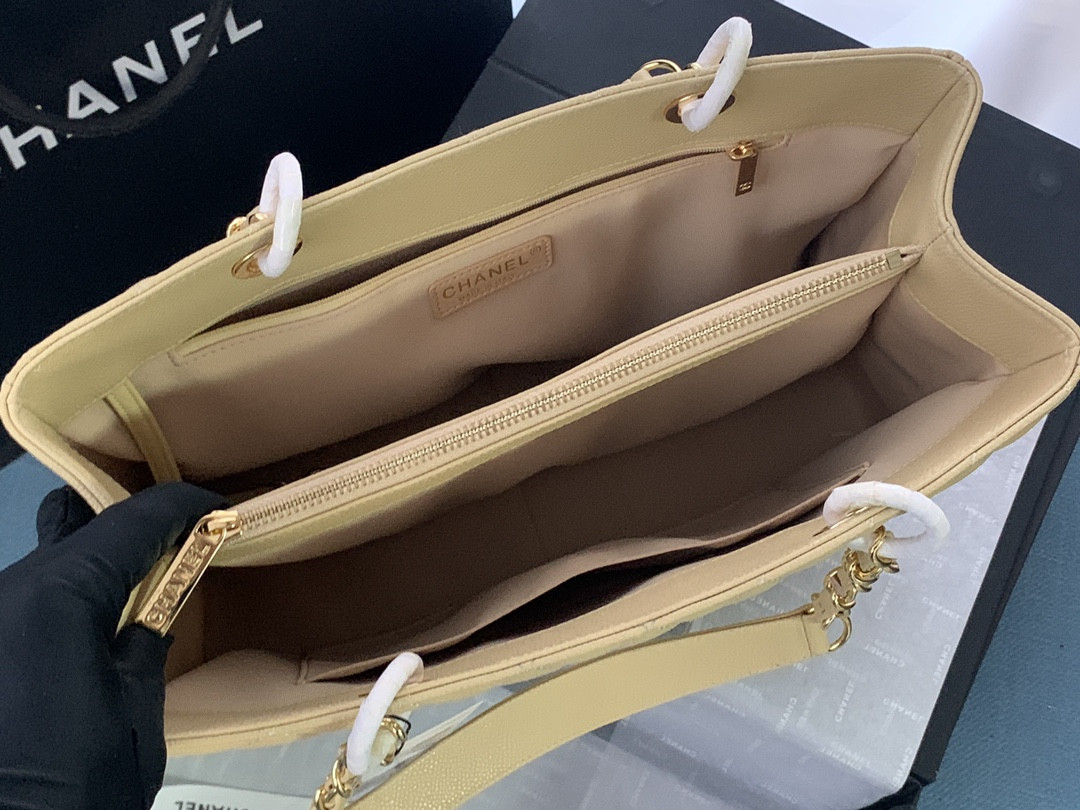 Ch**el GST CAVIAR LEATHER HARDWARE 24X33X13CM