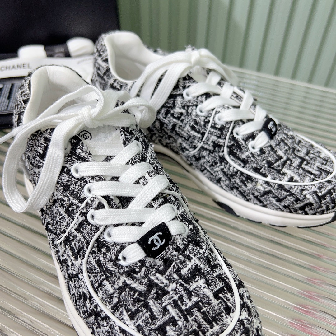 UA Ch**el SNEAKERS Tweed
