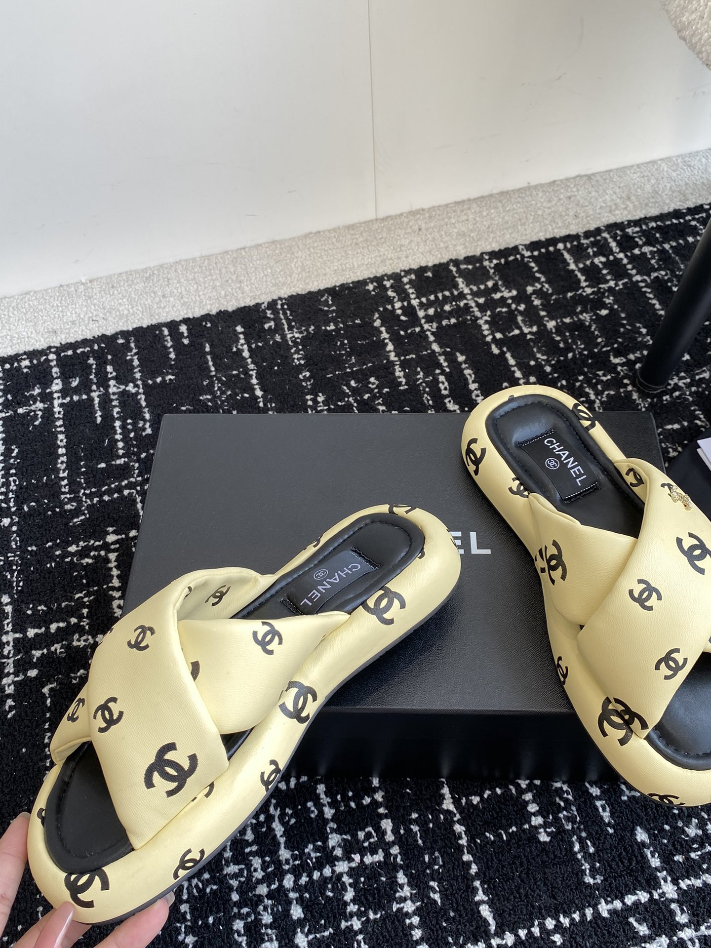 UA Ch**el SLIPPERS