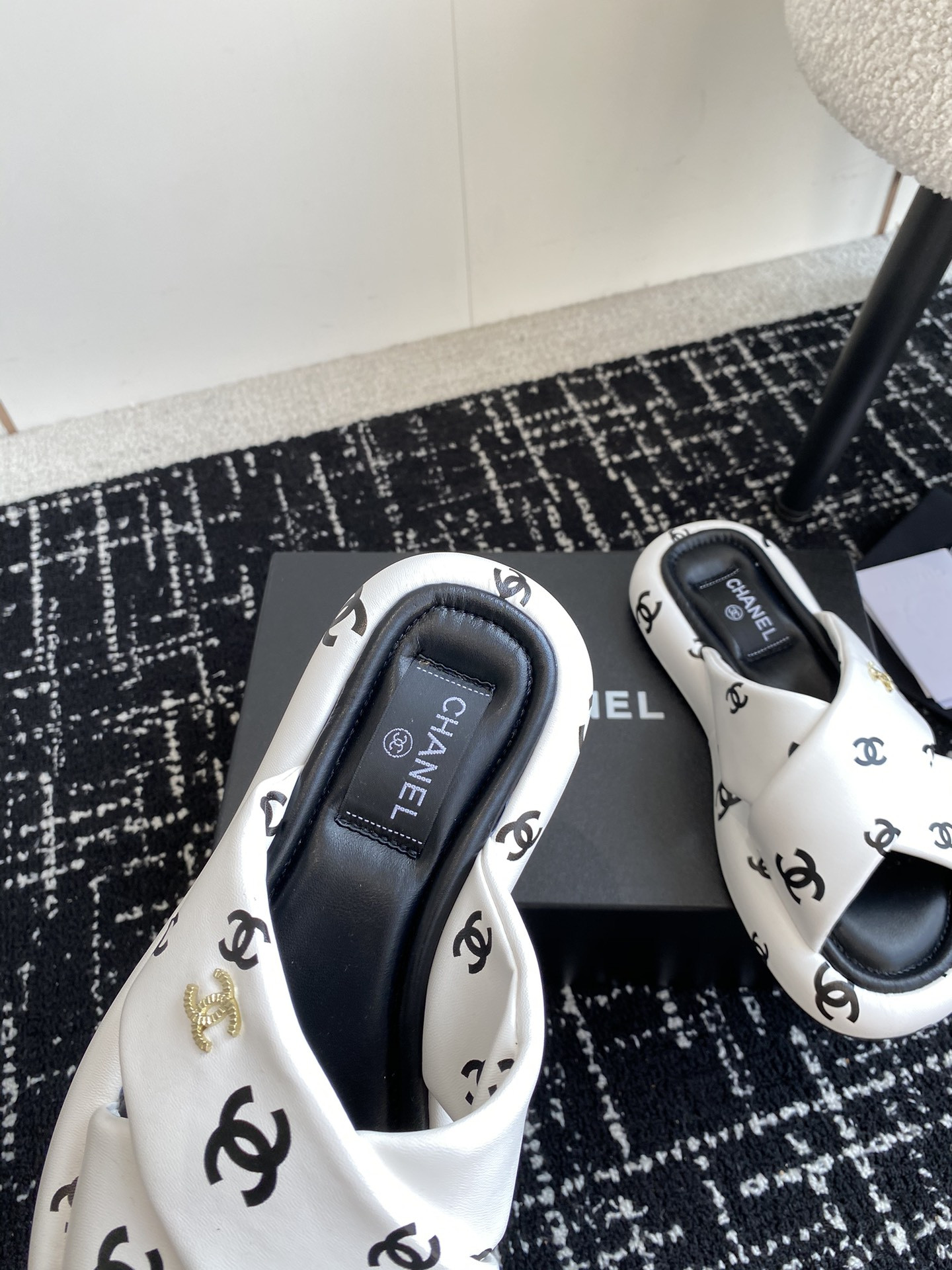 UA Ch**el SLIPPERS
