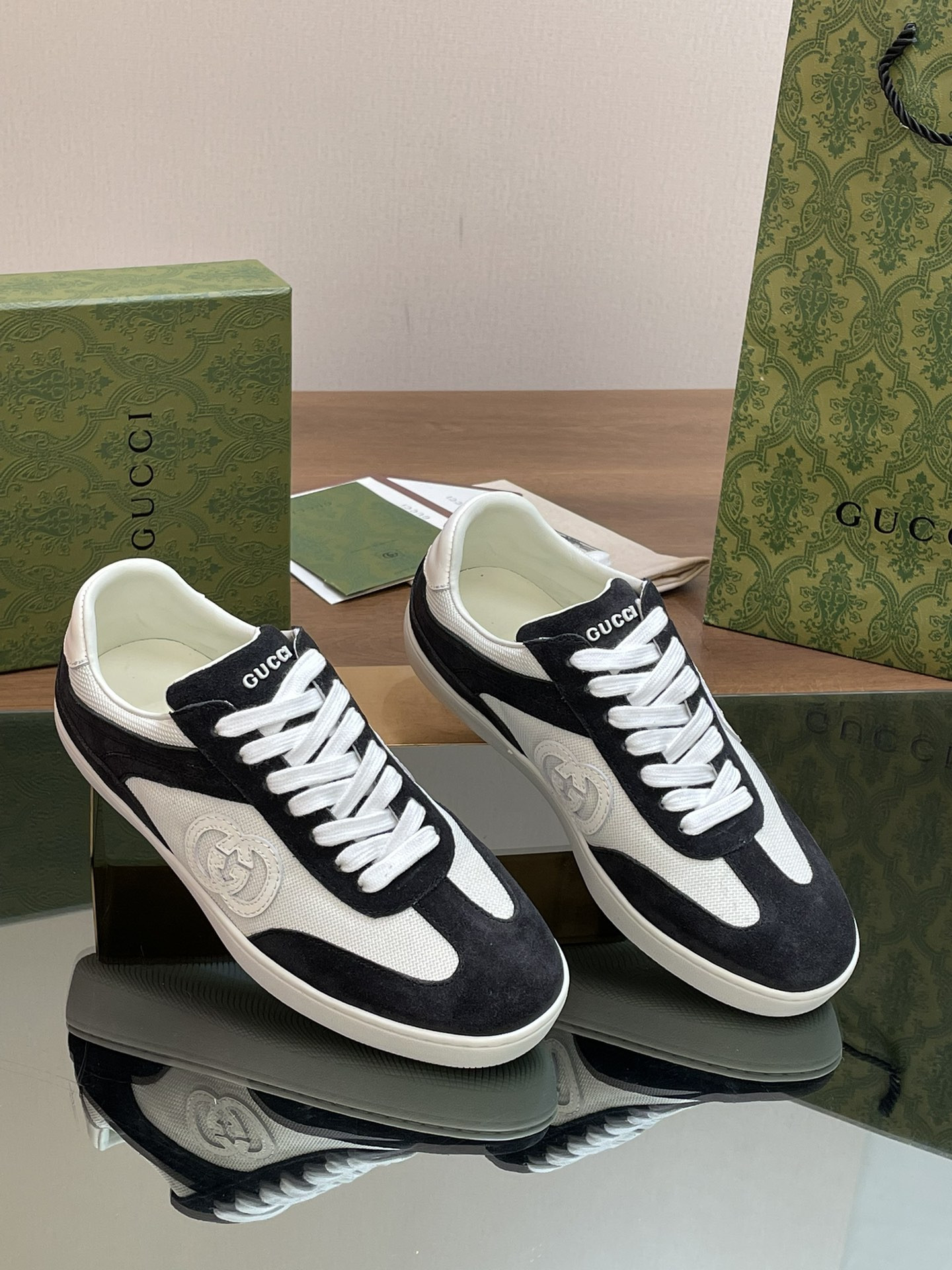UA Gvc*1 INTERLOCKING G SNEAKER Black and White