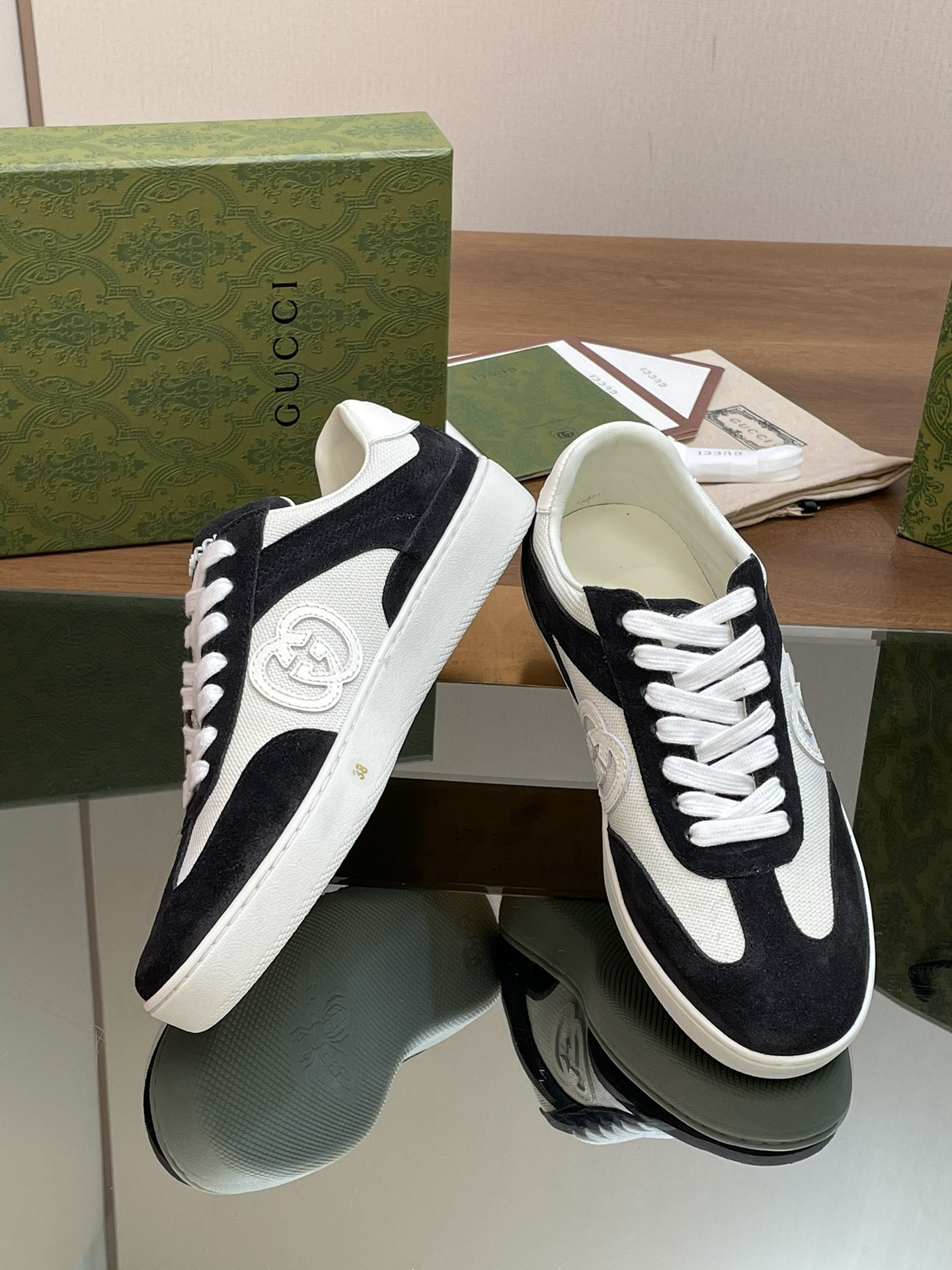 UA Gvc*1 INTERLOCKING G SNEAKER Black and White